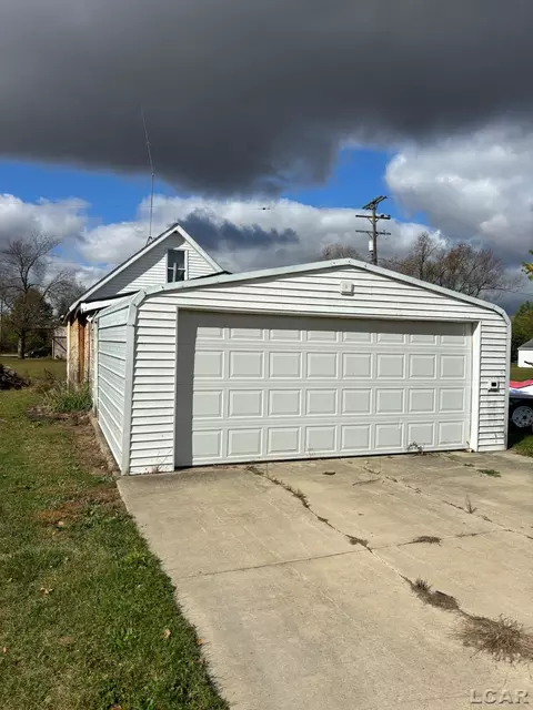 3334 Valley, Adrian, MI 49221