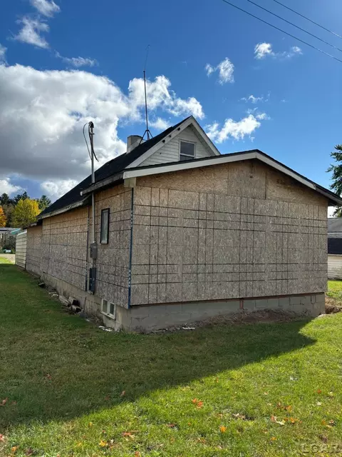 3334 Valley, Adrian, MI 49221 photo 2