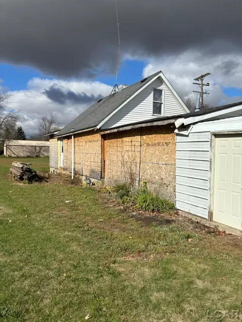3334 Valley, Adrian, MI 49221 photo 4