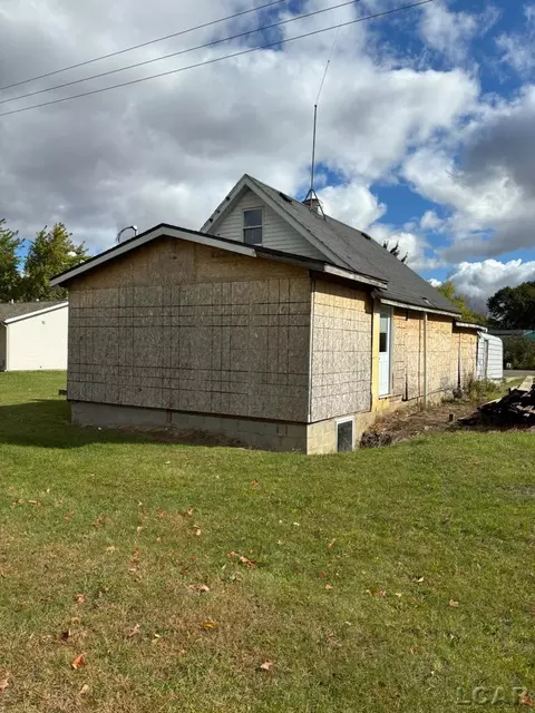 3334 Valley, Adrian, MI 49221 photo 3