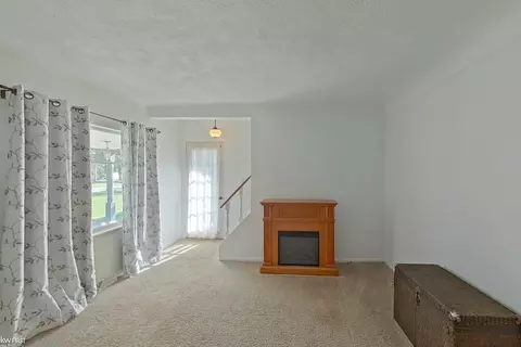 Living - 803 Moore, Davison, MI 48423 photo 2 of 4