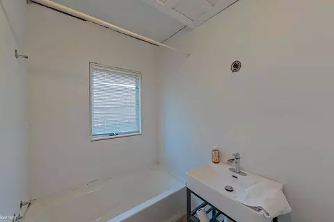 Bath - 803 Moore, Davison, MI 48423 photo 1 of 2