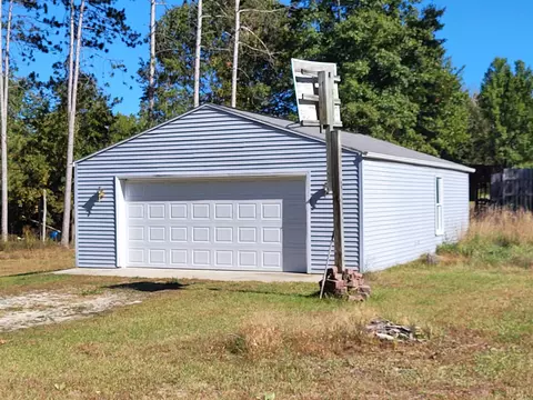 Exterior - 1552 N Shaw, Gladwin, MI 48624 photo 7 of 10