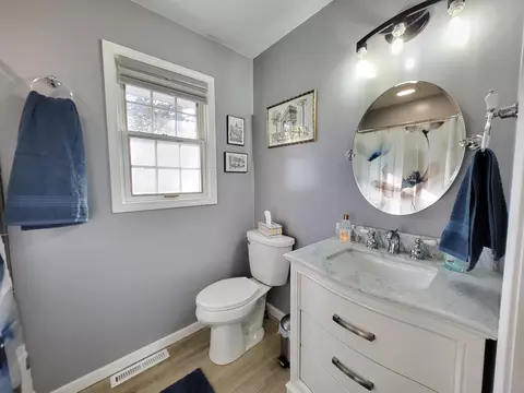 Bath - 1552 N Shaw, Gladwin, MI 48624 photo 4 of 8