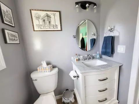 Bath - 1552 N Shaw, Gladwin, MI 48624 photo 5 of 8