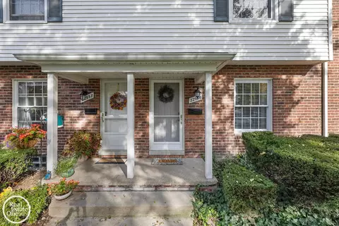 22936 Gary Ln, Saint Clair Shores, MI 48080
