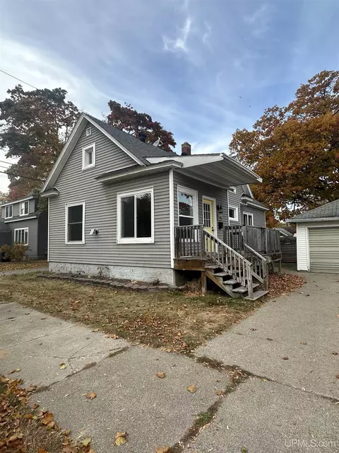 1410 S 5th, Escanaba, MI 49829