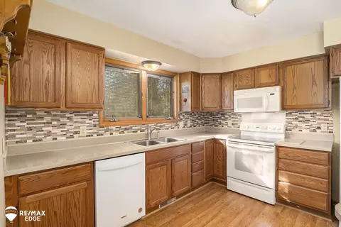 1081 Julie, Davison, MI 48423 photo 3