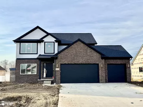1435 Woodlake, Grand Blanc, MI 48439