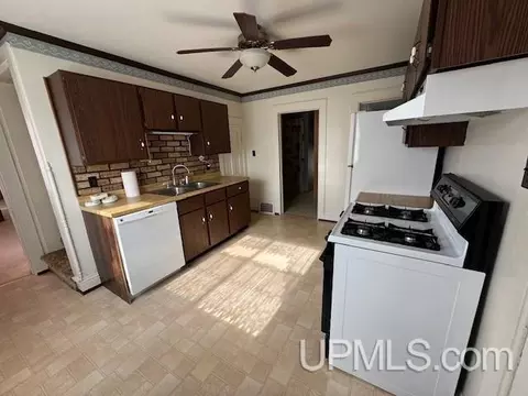 814 N 18th, Escanaba, MI 49829 photo 10
