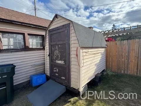 814 N 18th, Escanaba, MI 49829 photo 6
