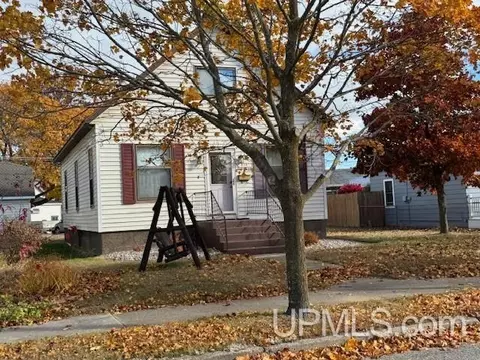 814 N 18th, Escanaba, MI 49829 photo 2