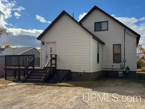 814 N 18th, Escanaba, MI 49829 photo 4
