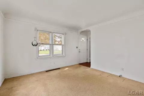 Living - 995 State, Adrian, MI 49221 photo 1 of 4