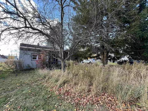 n1077e1 E St, Trenary, MI 49891