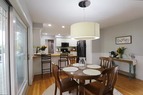 Dining - 2375 Stepping Stone, Flushing, MI 48433 photo 2 of 4