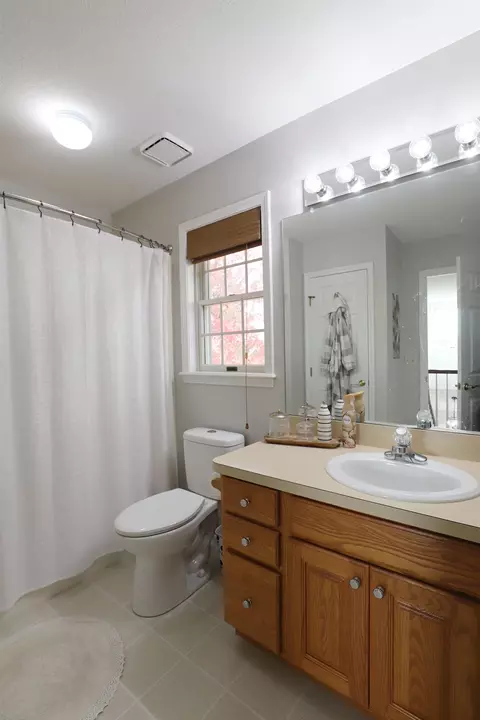 Bath - 2375 Stepping Stone, Flushing, MI 48433 photo 3 of 3