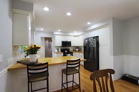 Kitchen - 2375 Stepping Stone, Flushing, MI 48433 photo 1 of 7