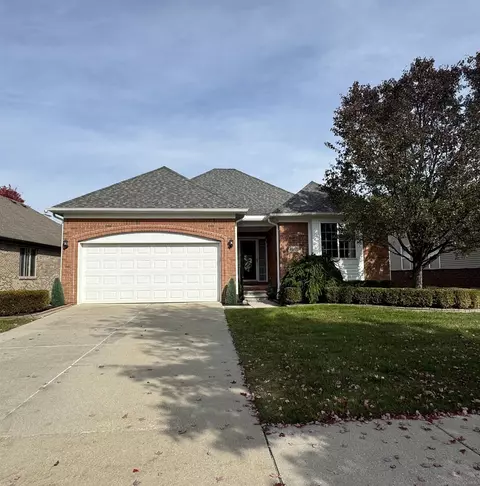 49672 Cranberry Crk, Macomb, MI 48042