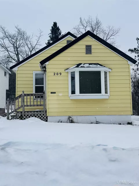 209 E Pne, Ironwood, MI 49938