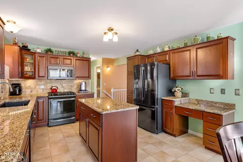 Kitchen - 50916 Justin, Macomb, MI 48044 photo 4 of 5