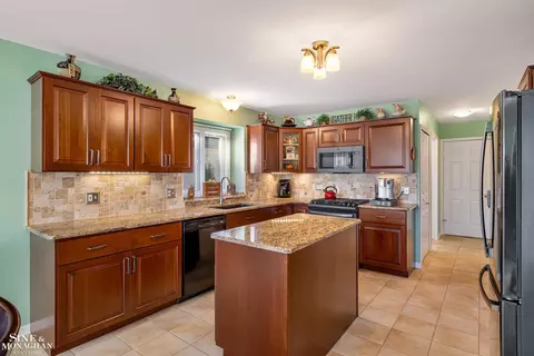 Kitchen - 50916 Justin, Macomb, MI 48044 photo 3 of 5