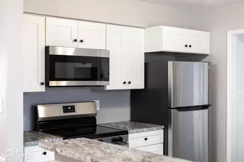 Kitchen - 1685 Bournemouth, Grosse Pointe Woods, MI 48236 photo 1 of 3