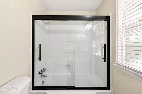 Bath - 1685 Bournemouth, Grosse Pointe Woods, MI 48236 photo 1 of 2