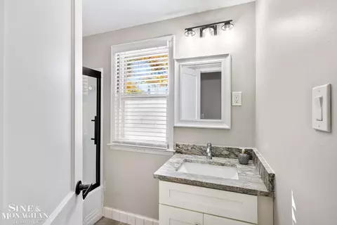 Bath - 1685 Bournemouth, Grosse Pointe Woods, MI 48236 photo 2 of 2