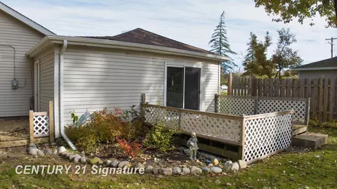 Exterior - 7035 Coldwater, Flushing, MI 48433 photo 5 of 11