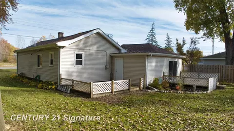 Exterior - 7035 Coldwater, Flushing, MI 48433 photo 4 of 11