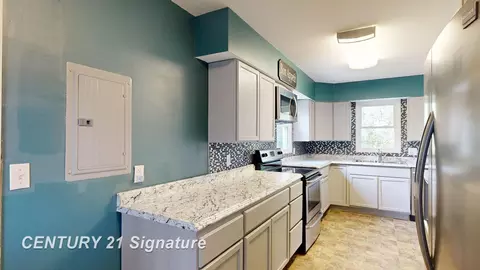 Kitchen - 7035 Coldwater, Flushing, MI 48433 photo 2 of 2