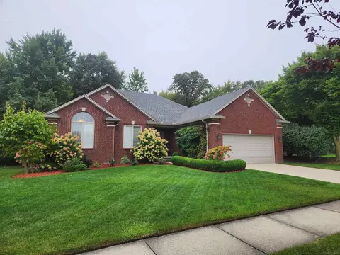 20650 Vesper Dr, Macomb, MI 48044