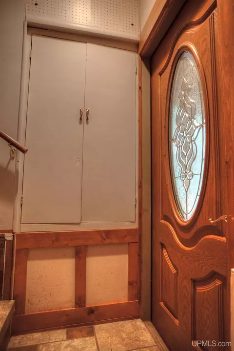 Entry Way - 810 Bedell, Wakefield, MI 49968 photo 6 of 6