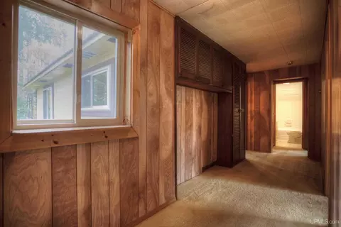 Entry Way - 810 Bedell, Wakefield, MI 49968 photo 3 of 6