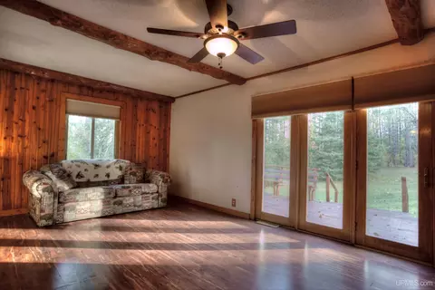 Living - 810 Bedell, Wakefield, MI 49968 photo 3 of 4