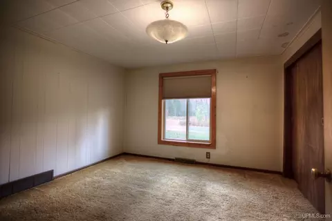 Bedroom - 810 Bedell, Wakefield, MI 49968 photo 3 of 8