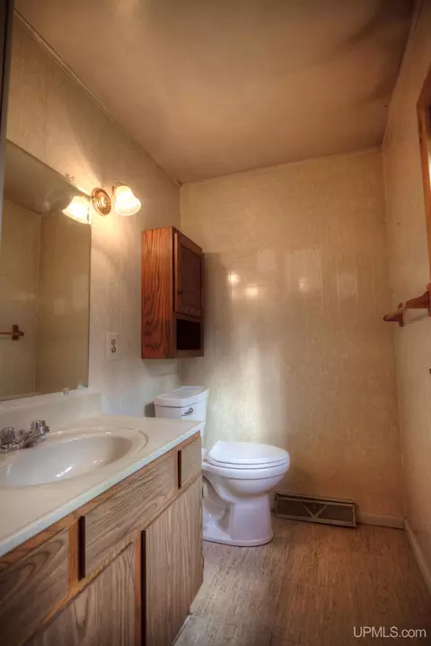 Bath - 810 Bedell, Wakefield, MI 49968 photo 2 of 3