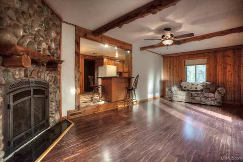 Living - 810 Bedell, Wakefield, MI 49968 photo 2 of 4
