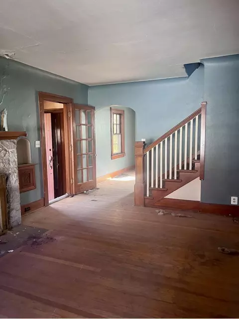 Living - 2013 Welch, Flint, MI 48504 photo 1 of 1
