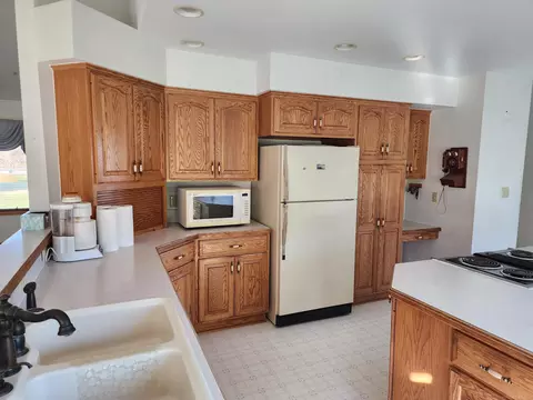 23100 Mcphall, Armada, MI 48005 photo 3