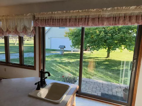23100 Mcphall, Armada, MI 48005 photo 8