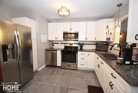 Kitchen - 13332 Heather, Perry, MI 48872 photo 3 of 5