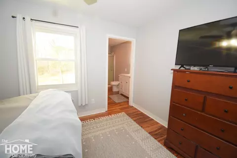 Bedroom - 13332 Heather, Perry, MI 48872 photo 2 of 2