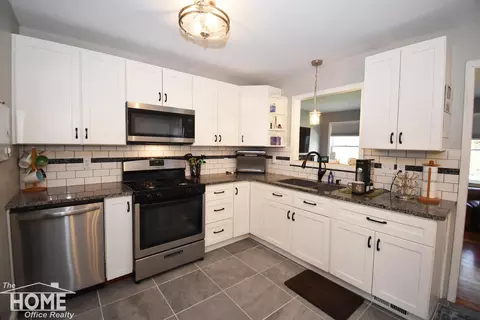 Kitchen - 13332 Heather, Perry, MI 48872 photo 2 of 5