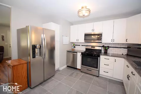 Kitchen - 13332 Heather, Perry, MI 48872 photo 4 of 5
