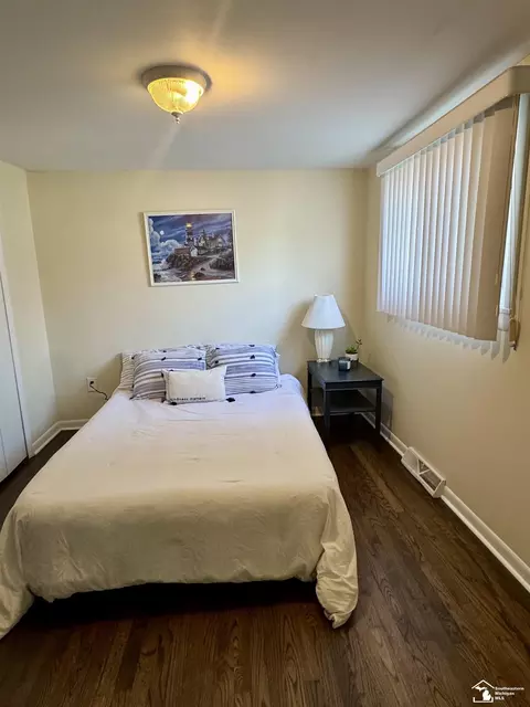 Bedroom - 124 Kessler, Monroe, MI 48162 photo 3 of 5