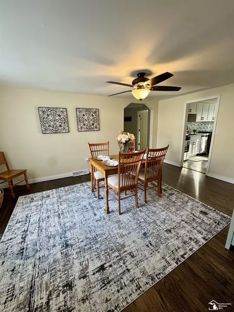 Dining - 124 Kessler, Monroe, MI 48162 photo 2 of 4