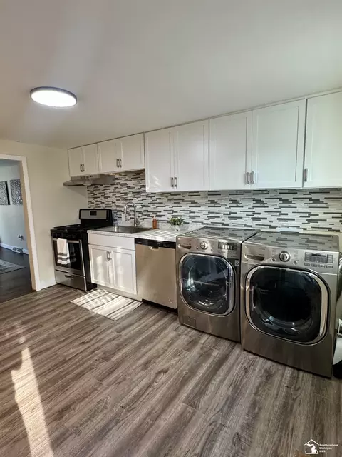 Kitchen - 124 Kessler, Monroe, MI 48162 photo 3 of 3