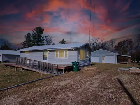 2111 Timber Ln, Harrison, MI 48625